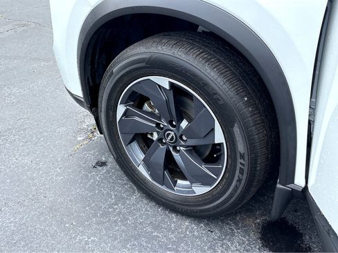 Used 2024 Nissan Rogue SV w/ SV Premium Package FWD image 24