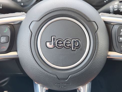 Used 2025 Jeep Wrangler Sahara image 38