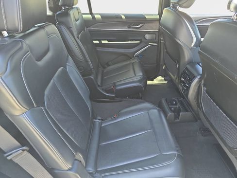 Used 2022 Jeep Grand Cherokee L Overland w/ Luxury Tech Group IV RWD image 13
