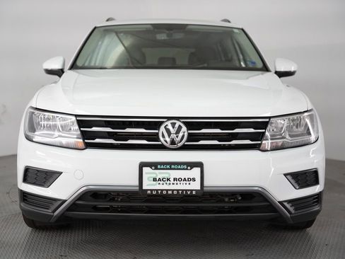 Used 2021 Volkswagen Tiguan SE w/ Panoramic Sunroof Package FWD image 2
