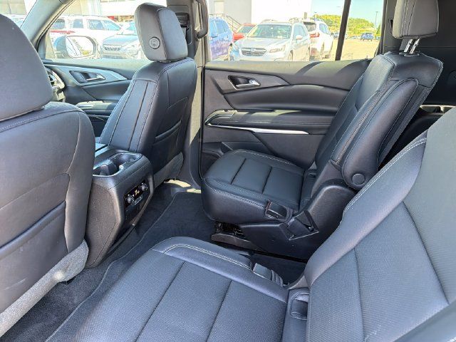 Used 2025 Chevrolet Traverse LT FWD image 19