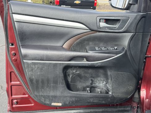 Used 2016 Toyota Highlander XLE image 22