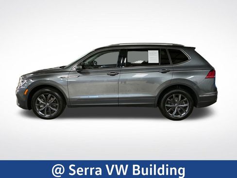Used 2023 Volkswagen Tiguan SE w/ Panoramic Sunroof Package image 2