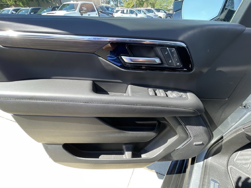Certified 2025 Chevrolet Suburban Premier RWD image 21