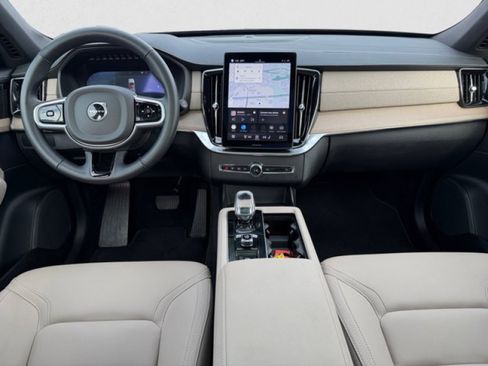 Used 2025 Volvo XC90 B6 Plus image 13