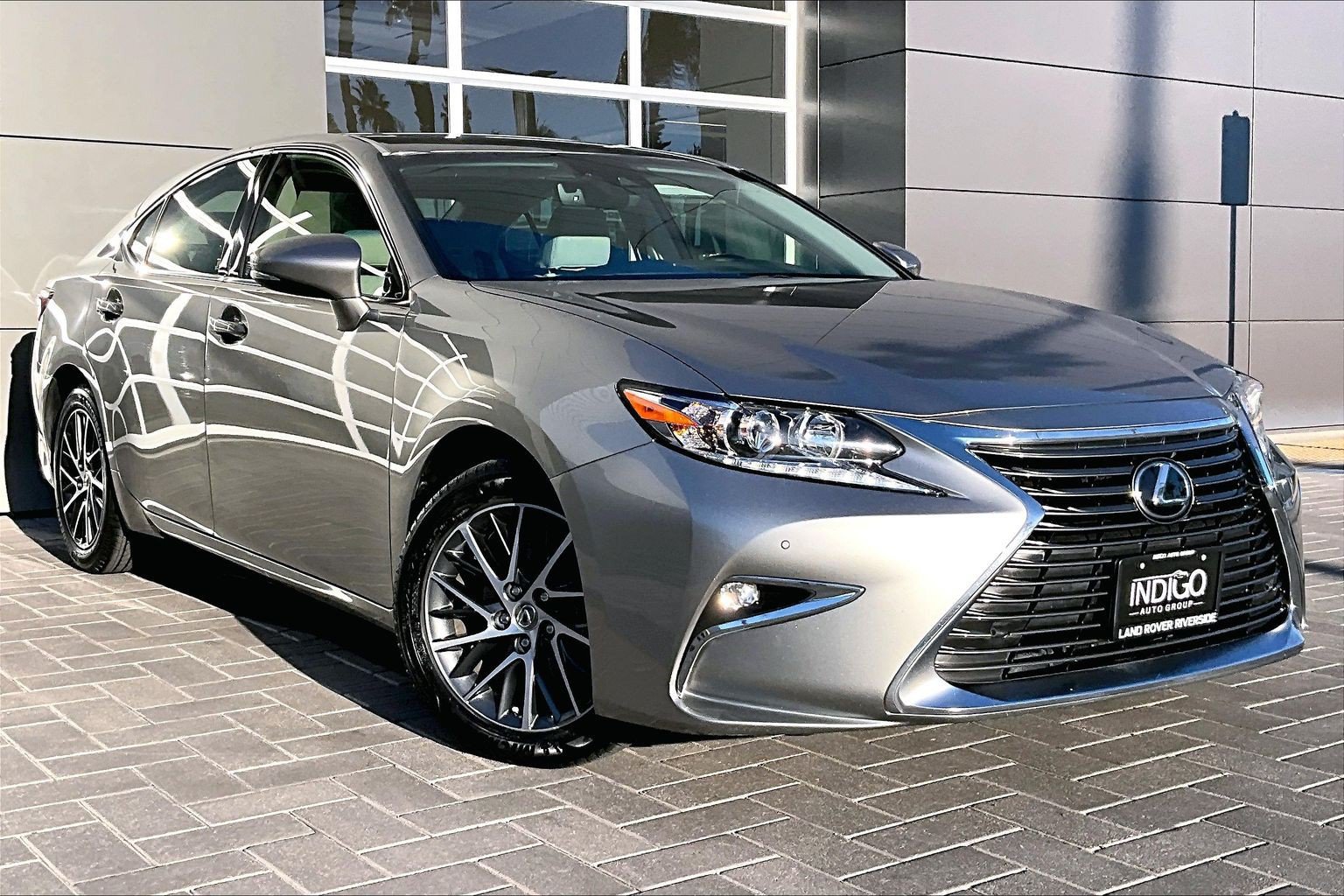 Used 2017 Lexus ES 350 w/ Premium Package FWD image 3