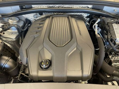 New 2026 Porsche Macan image 6