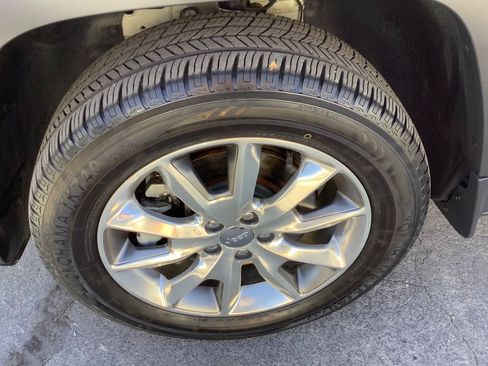 Used 2014 Jeep Cherokee Limited w/ Technology Group AWD/4WD image 23