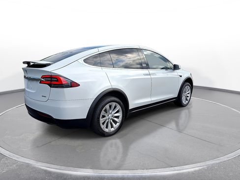 Used 2018 Tesla Model X 75D AWD/4WD image 8