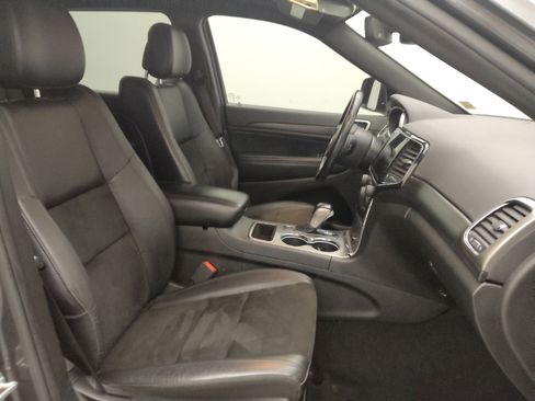 Used 2020 Jeep Grand Cherokee Altitude image 21