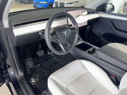 Used 2024 Tesla Model Y Long Range AWD/4WD image 20
