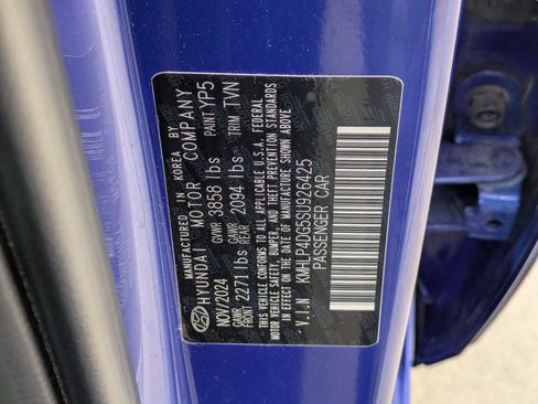 Used 2025 Hyundai Elantra Limited FWD image 32