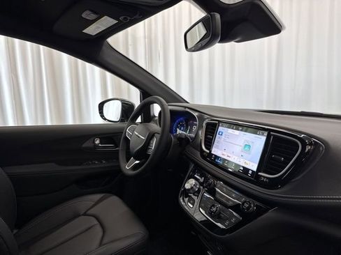 New 2026 Chrysler Pacifica Select image 26