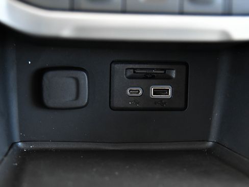 Used 2023 GMC Acadia SLT image 26