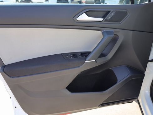 Used 2020 Volkswagen Tiguan S image 10