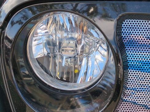 Used 2020 Jeep Wrangler Sport image 10