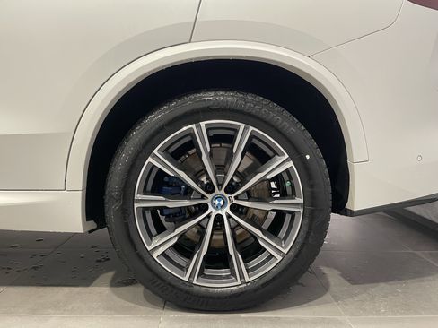 Certified 2022 BMW X5 xDrive45e w/ M Sport Package image 8