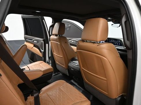 Used 2021 Cadillac Escalade Sport w/ LPO, Illumination Package AWD/4WD image 28