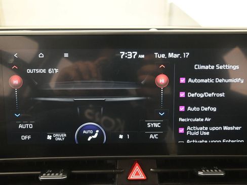 Used 2025 Kia Sportage EX image 14