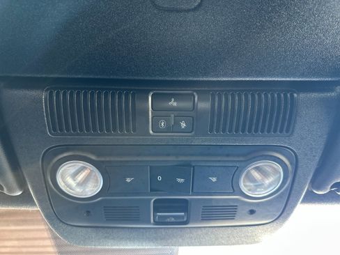 Used 2013 Volkswagen Beetle 2.5 image 30