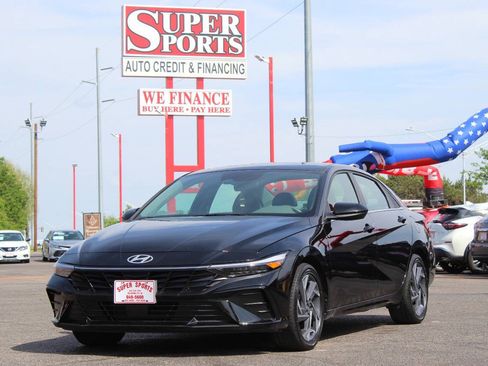 Used 2025 Hyundai Elantra SEL FWD image 7