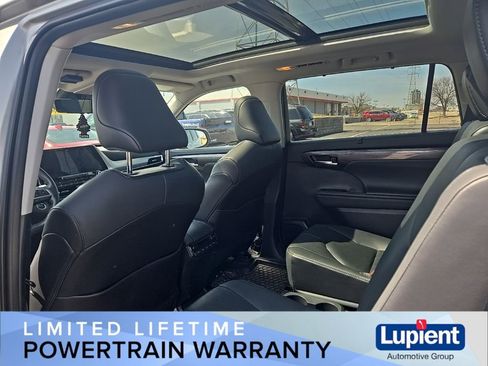 Used 2021 Toyota Highlander Platinum image 13