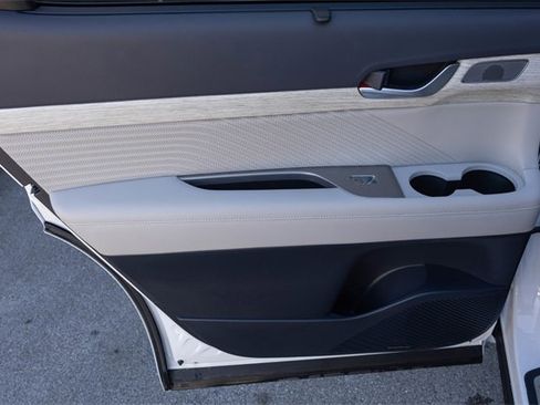Used 2025 Hyundai Palisade Calligraphy image 15
