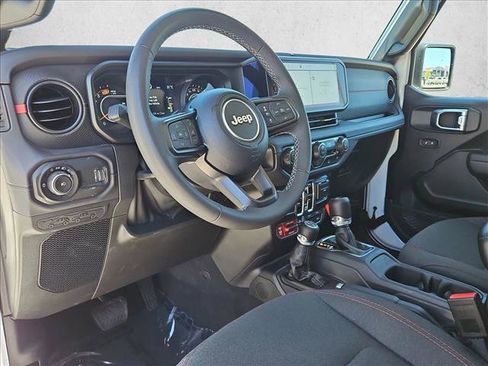 Used 2025 Jeep Wrangler Unlimited Rubicon AWD/4WD image 10