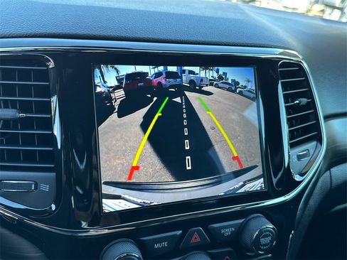 Certified 2021 Jeep Grand Cherokee Laredo X image 29