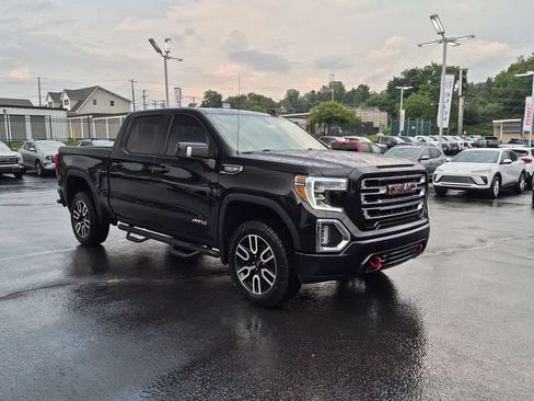 Used 2021 GMC Sierra 1500 AT4 w/ Driver Alert Package I AWD/4WD image 3