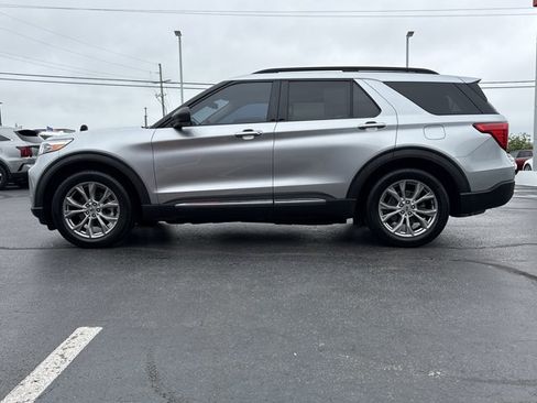 Used 2020 Ford Explorer XLT w/ Equipment Group 202A RWD image 14