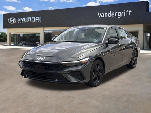 Used 2026 Hyundai Elantra Sport image 9