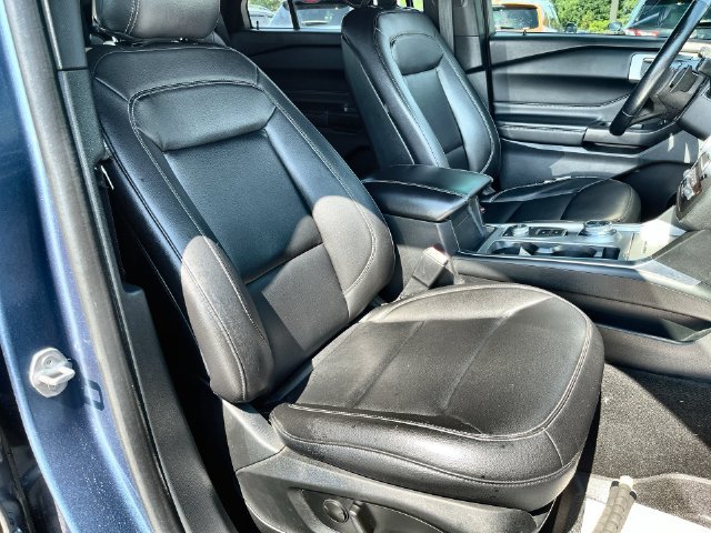 Used 2020 Ford Explorer XLT w/ Equipment Group 202A AWD/4WD image 33
