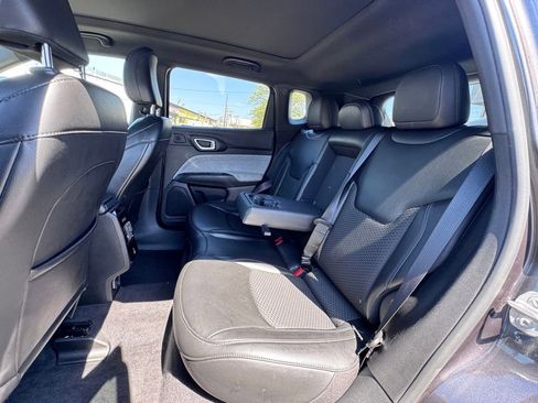 Used 2023 Jeep Compass Latitude w/ Sun and Sound Group AWD/4WD image 15