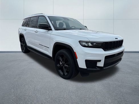 Certified 2023 Jeep Grand Cherokee L Laredo image 9