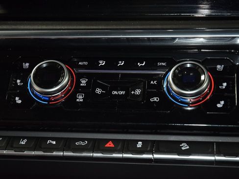 Used 2024 GMC Sierra 3500 Denali Ultimate image 36