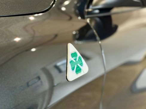 Used 2018 Alfa Romeo Stelvio Quadrifoglio w/ Driver Assist Dynamic Package image 10