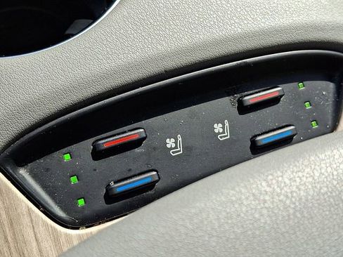 Used 2021 Toyota Venza XLE w/ Softex Package image 26