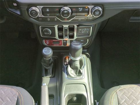 Used 2024 Jeep Gladiator Mojave image 18
