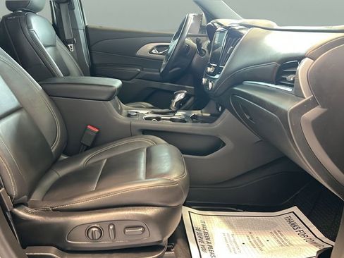 Used 2022 Chevrolet Traverse LT w/ Midnight/Sport Edition FWD image 23