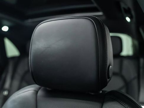 Used 2025 Porsche Macan image 19