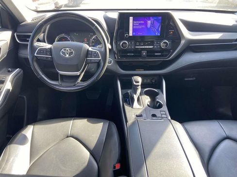 Used 2023 Toyota Highlander XLE FWD image 10