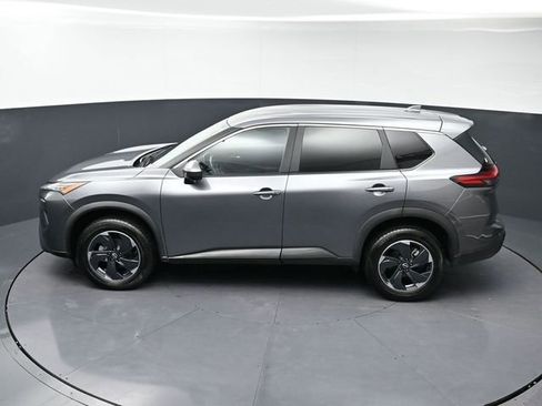 Used 2024 Nissan Rogue SV image 32