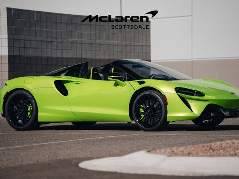 Used 2025 McLaren Artura Performance image 12
