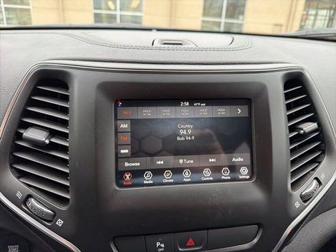 Used 2019 Jeep Cherokee Latitude Plus w/ Cold Weather Group image 20