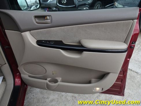 Used 2004 Toyota Sienna LE FWD image 26
