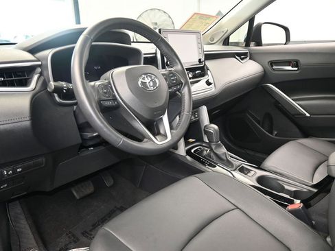 Used 2022 Toyota Corolla Cross XLE image 15