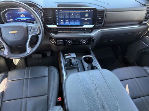 Used 2024 Chevrolet Silverado 1500 High Country w/ Technology Package AWD/4WD image 34