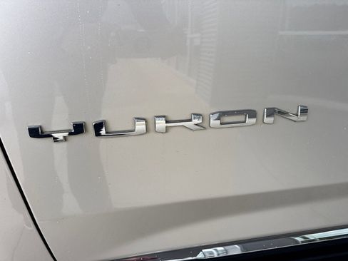 Used 2021 GMC Yukon SLT w/ SLT Premium Package AWD/4WD image 14