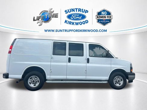 Used 2024 GMC Savana 2500 w/ Driver Convenience Package RWD image 8